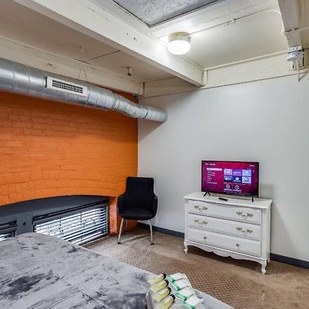 Centric Modern Loft W/ King Beds Apartment Rochester Bagian luar foto