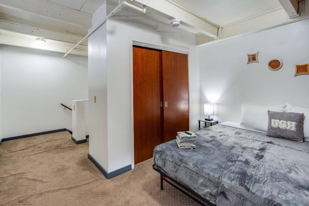 Centric Modern Loft W/ King Beds Apartment Rochester Bagian luar foto
