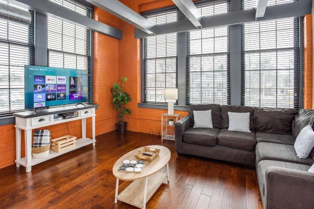 Centric Modern Loft W/ King Beds Apartment Rochester Bagian luar foto