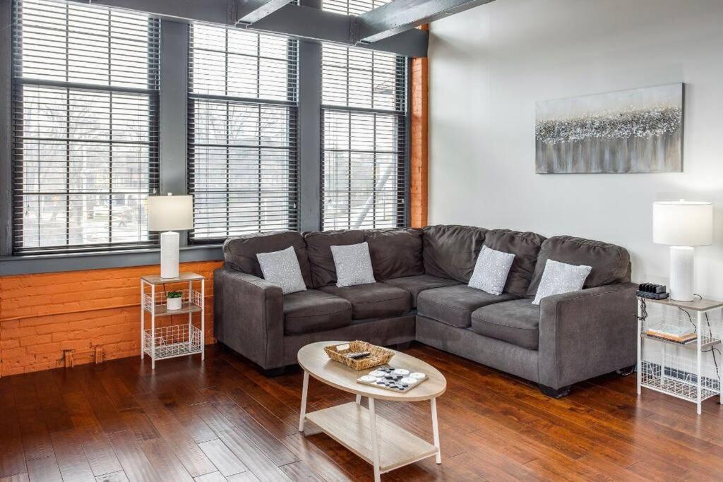 Centric Modern Loft W/ King Beds Apartment Rochester Bagian luar foto