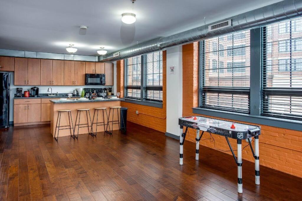 Centric Modern Loft W/ King Beds Apartment Rochester Bagian luar foto