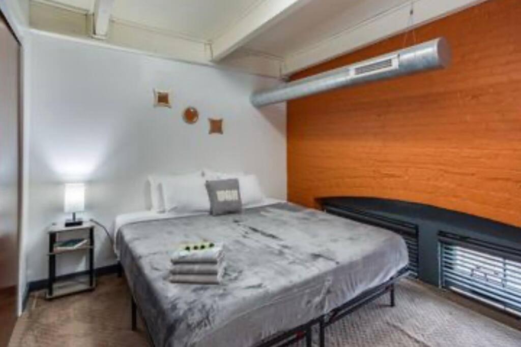 Centric Modern Loft W/ King Beds Apartment Rochester Bagian luar foto
