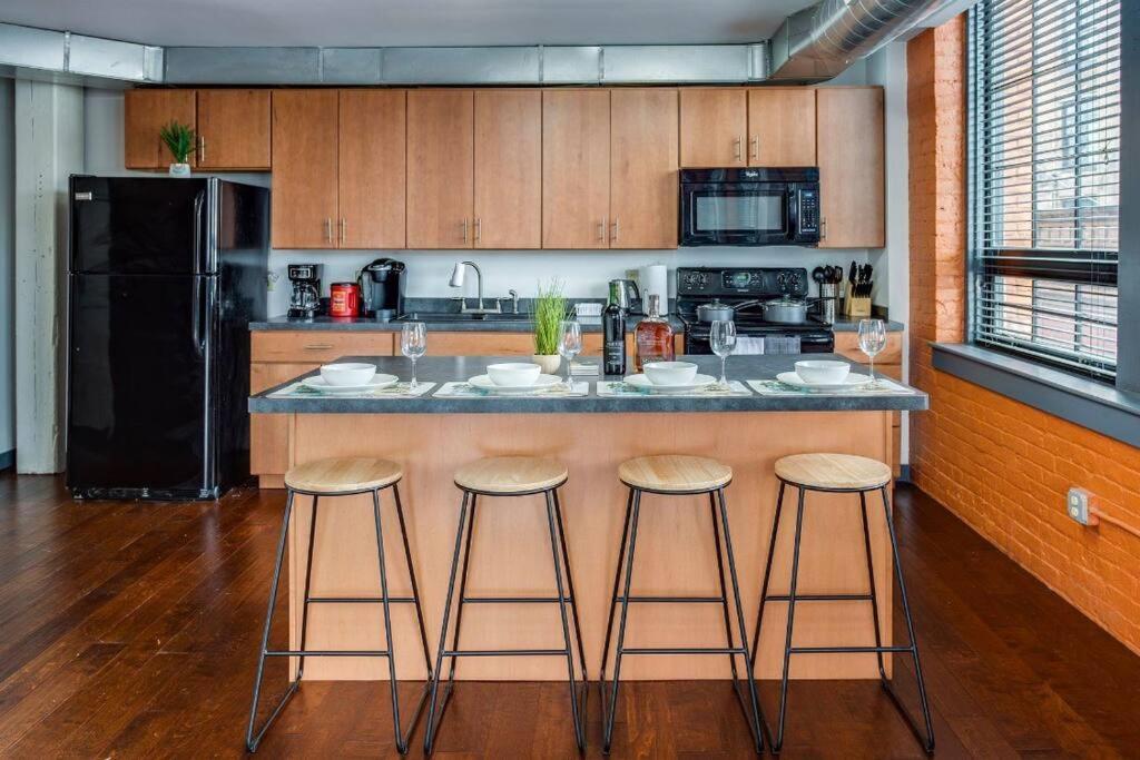Centric Modern Loft W/ King Beds Apartment Rochester Bagian luar foto